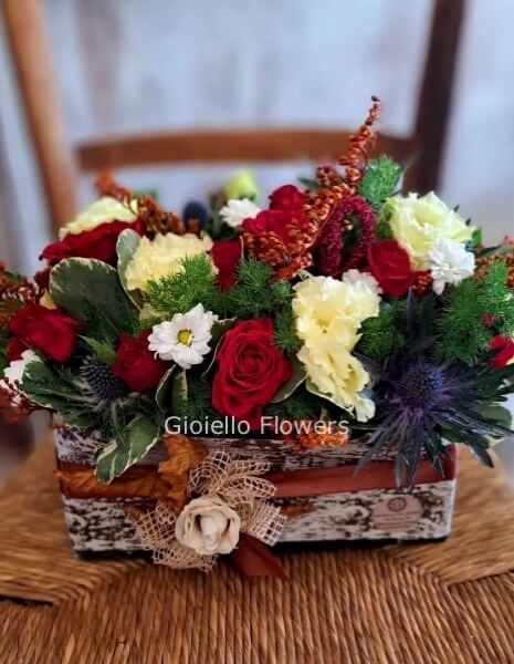 Composizione media con fiori e colori assortiti
