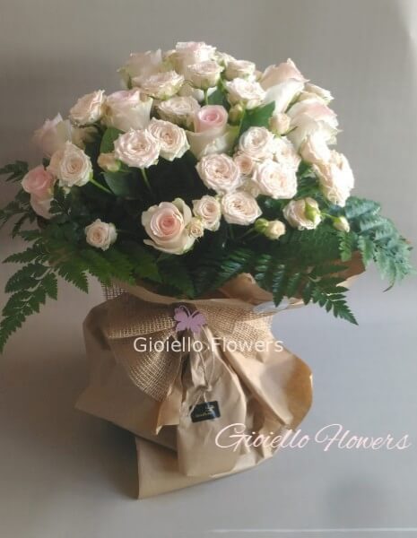 Bouquet di rose ramificate toni del rosa