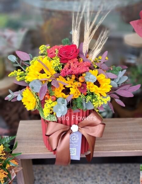 Composizione in box di fiori assortiti