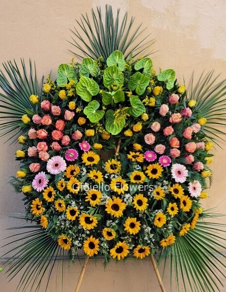 Corona funebre con fiori di stagione colore da concordare