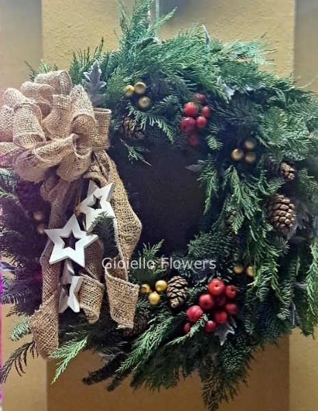 Coroncina natalizia con abete, bacche e decori cm 30circa