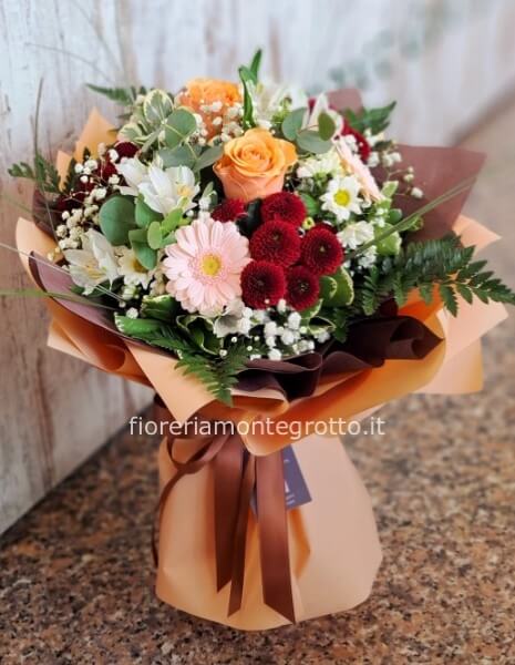 Bouquet di fiori misti di stagione
