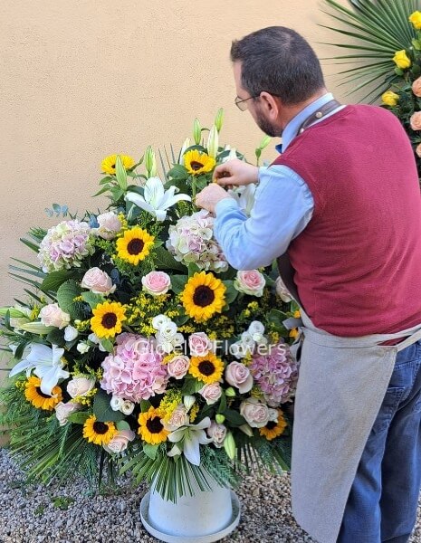 Cesto con girasoli e fiori di stagione scritta e nastro