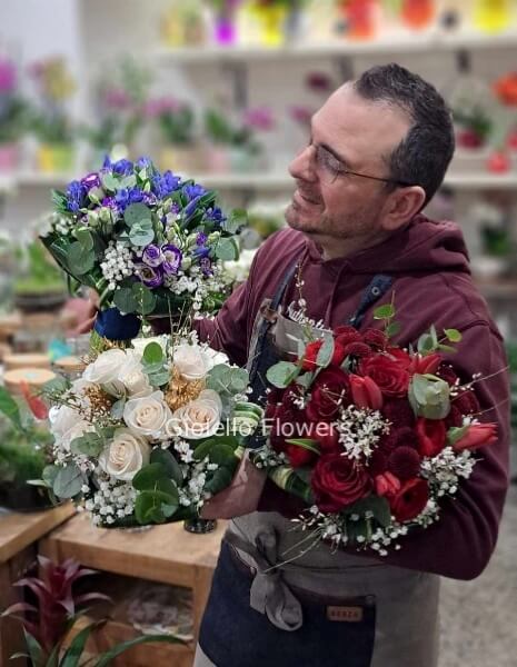 Bouquet di fiori di stagione compatto dalle tonalità del giallo/arancio