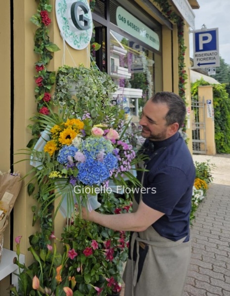 Bouquet a settori di fiori di stagione