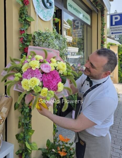 Bouquet dai toni rosa e giallo