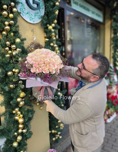 Bouquet di 50 rose rosa in floralbox