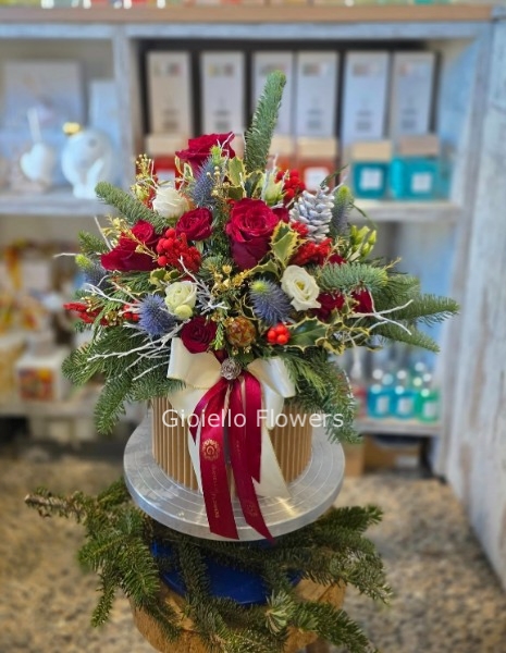 Cappelliera con fiori e pino tonalità argento