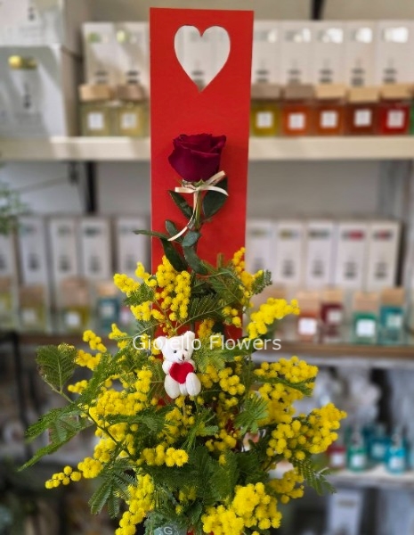 Love e Donna : Rosa rossa e mimosa in scatola