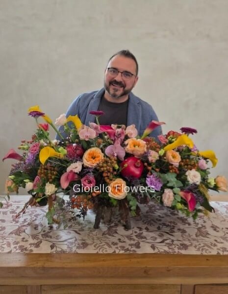 Centrotavola tra Fiori, Frutta e Poesia